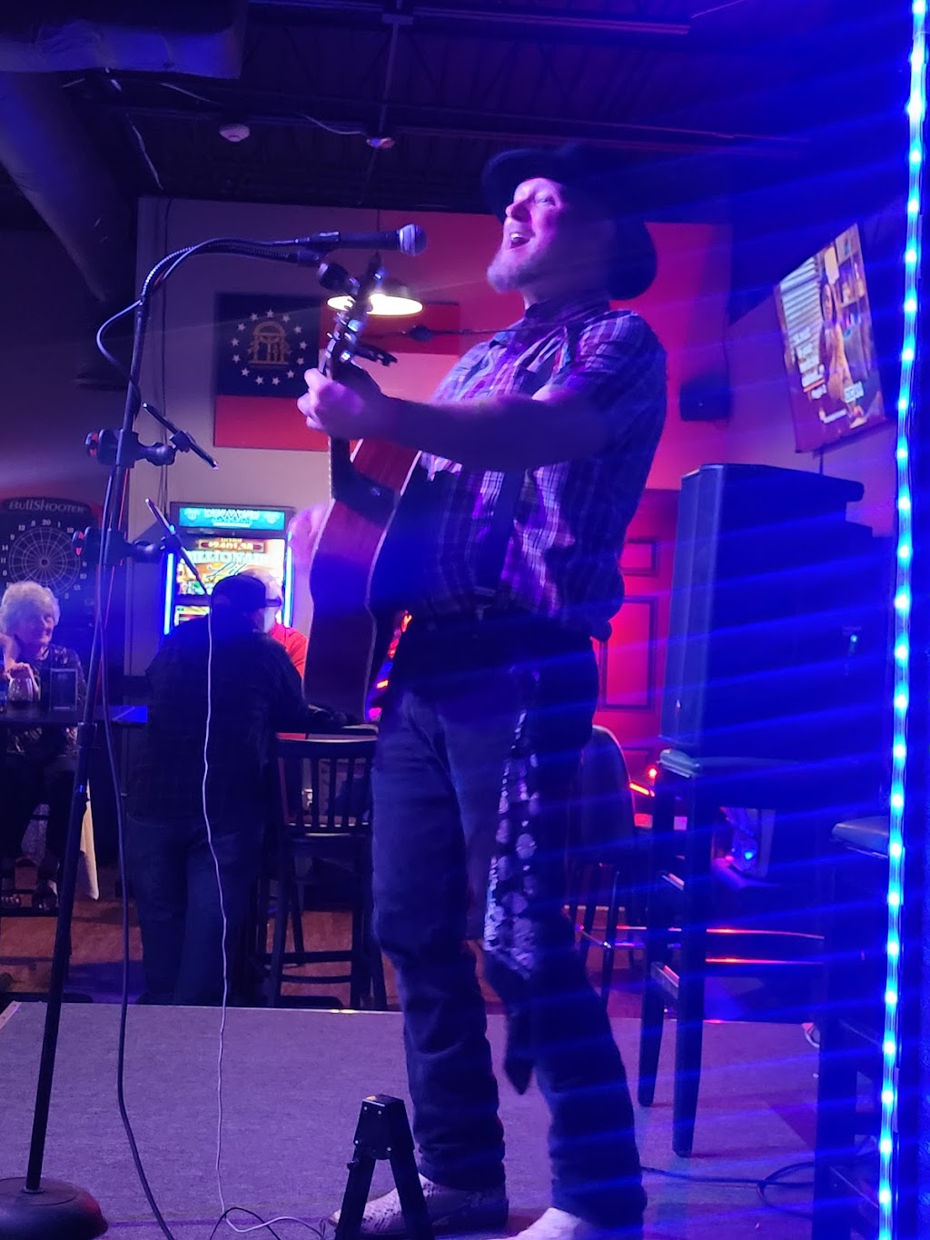 Cumberland Breeze Bar & Bites | restaurant | 2710 Osborne Rd, St Marys, GA 31558, USA | 9124831660 OR +1 912-483-1660