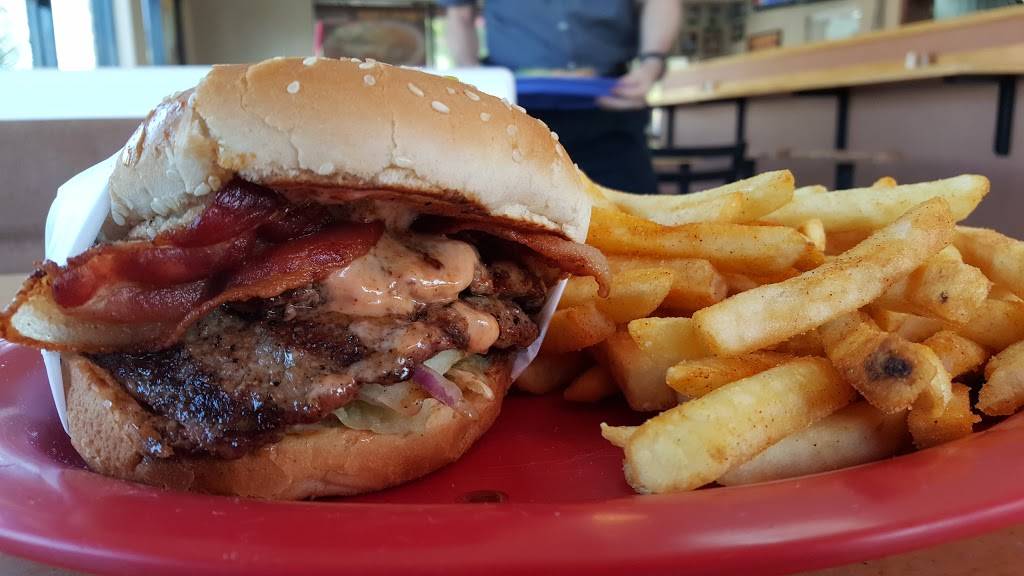 Toms Jr. Burgers | restaurant | 15322 Santa Gertrudes Ave, La Mirada, CA 90638, USA | 7149948667 OR +1 714-994-8667