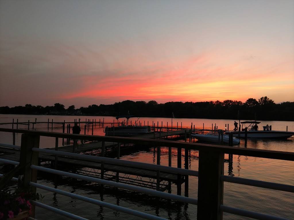 Tony’s Quarterdeck | restaurant | 6215 Edgewater Dr, Erie, MI 48133, USA | 7348631010 OR +1 734-863-1010