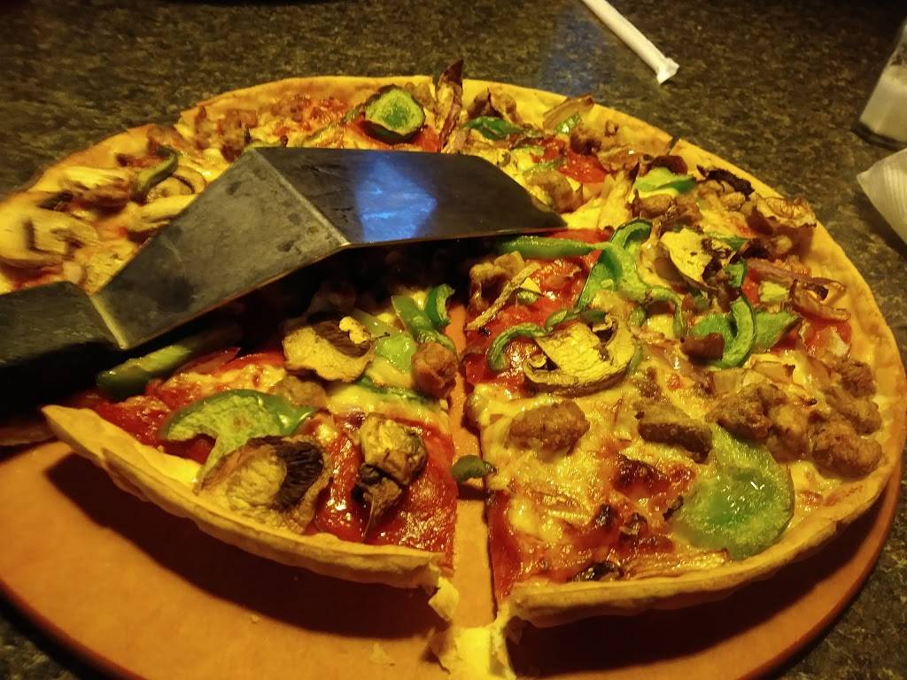 Pizza Hut | meal takeaway | 1590 E Chestnut St, Canton, IL 61520, USA | 3096476888 OR +1 309-647-6888