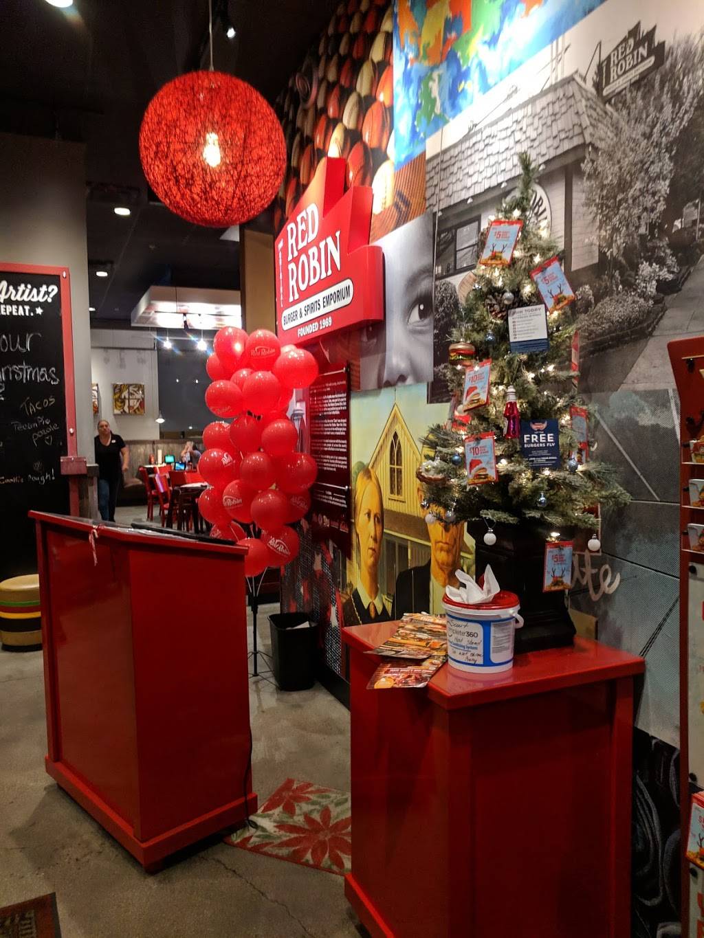 Red Robin Gourmet Burgers and Brews | restaurant | 4605 South Landing Way, Tucson, AZ 85714, USA | 5202843803 OR +1 520-284-3803