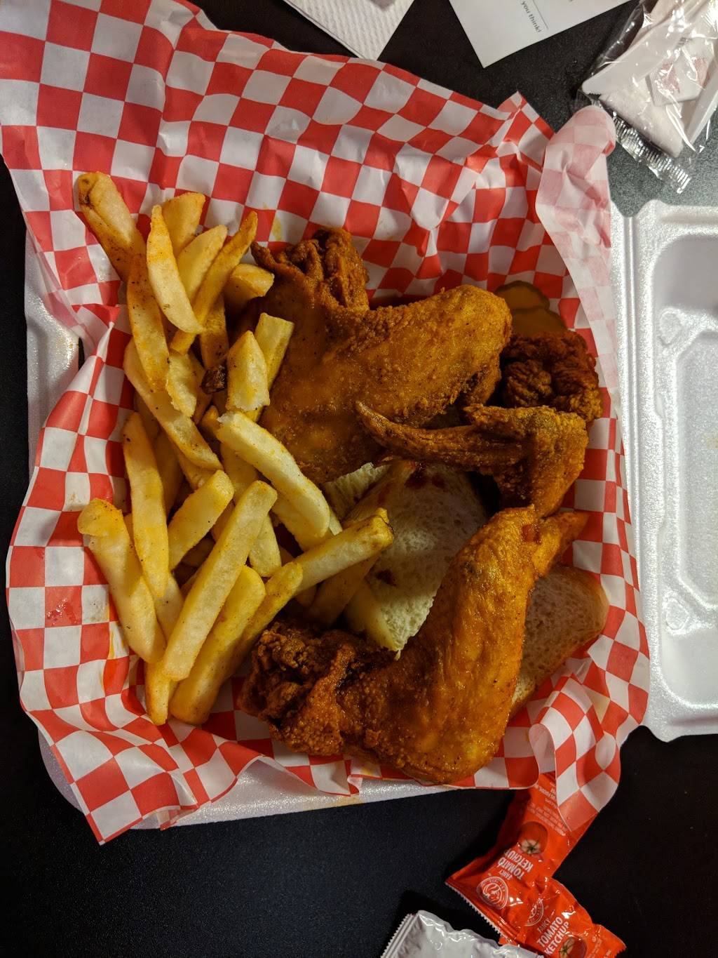 Helens Hot Chicken | restaurant | 1801 Jefferson St #101, Nashville, TN 37208, USA | 6159647331 OR +1 615-964-7331