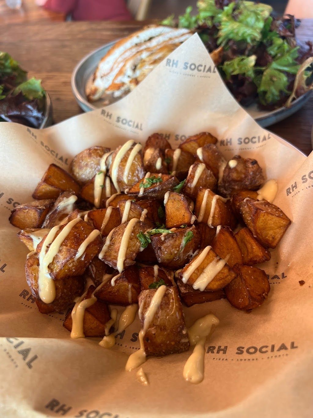 Rochester Hills Social (RH Social) | restaurant | 6870 N Rochester Rd, Rochester, MI 48306, USA | 2487594858 OR +1 248-759-4858