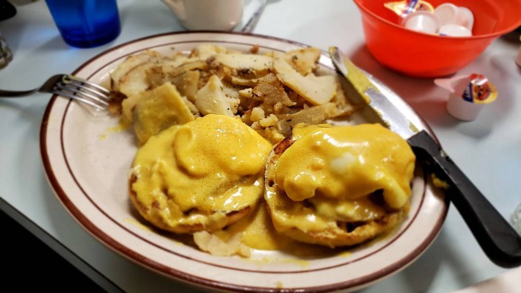 Moms Family Restaurant | restaurant | 2410 Military Rd #1563, Niagara Falls, NY 14304, USA | 7162836667 OR +1 716-283-6667