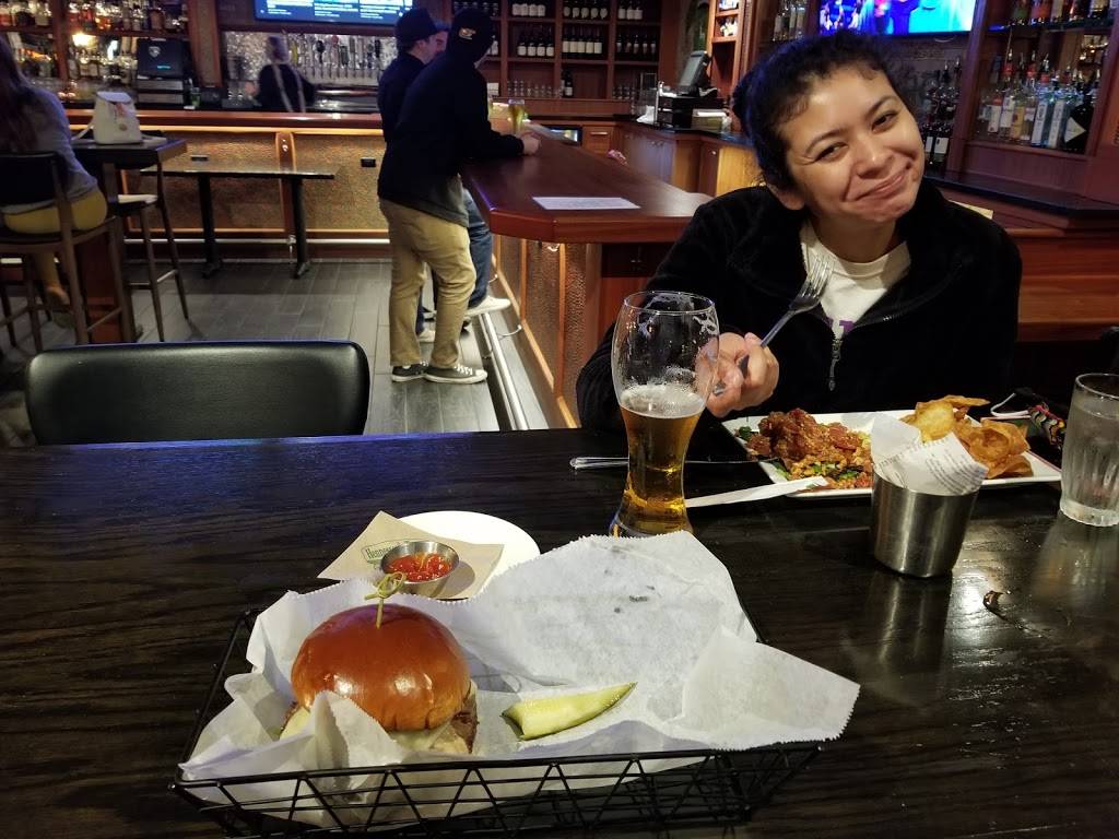 Hennesseys Tavern | restaurant | 1773 Newport Blvd, Costa Mesa, CA 92627, USA | 9496881123 OR +1 949-688-1123