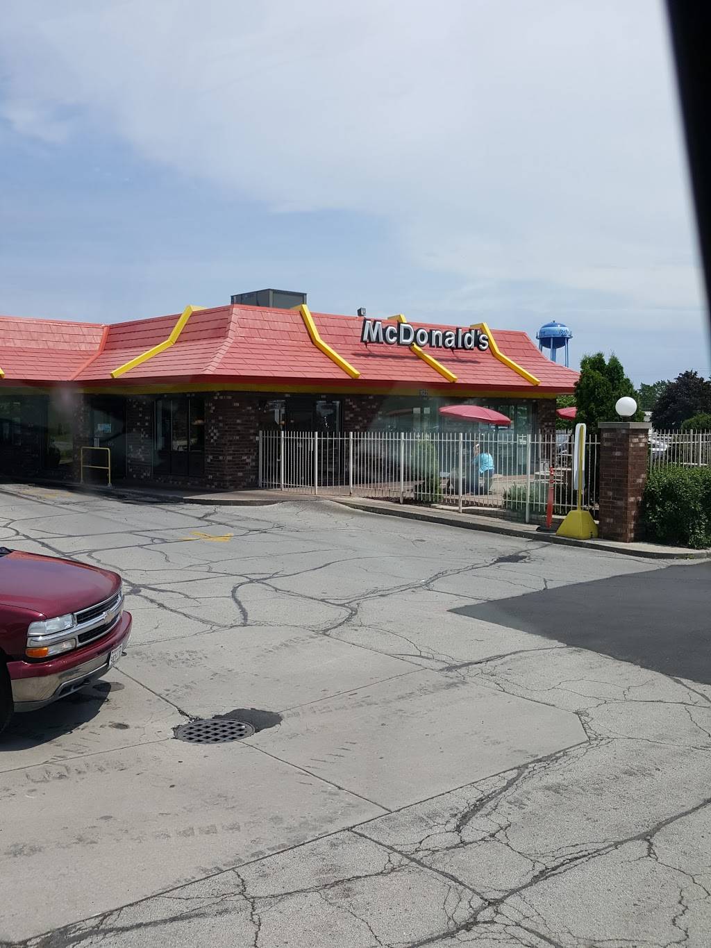 McDonalds | cafe | 1022 Main Ave, De Pere, WI 54115, USA | 9203360255 OR +1 920-336-0255