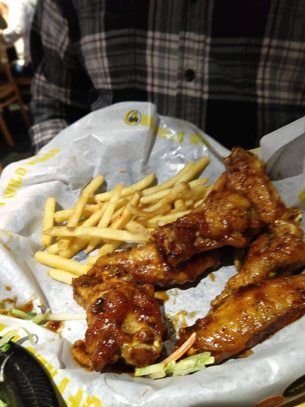 Buffalo Wild Wings | restaurant | 9134 Taylorsville Rd, Jeffersontown, KY 40299, USA | 5024992356 OR +1 502-499-2356