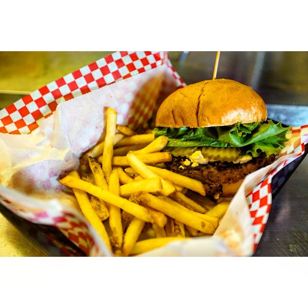 Big Sky Burger | restaurant | 1958 S Garrison St, Lakewood, CO 80227, USA | 3037635012 OR +1 303-763-5012