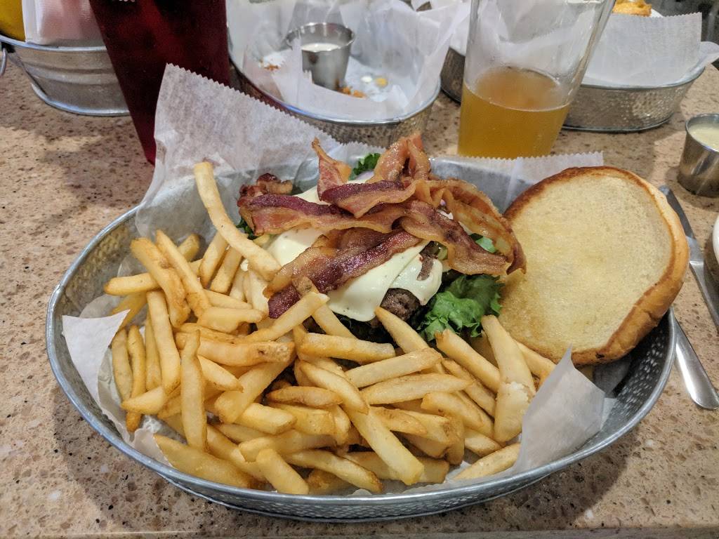 Blue Jacket Grille | restaurant | 5201, 745 Bennett Rd, Orlando, FL 32803, USA | 4078689006 OR +1 407-868-9006