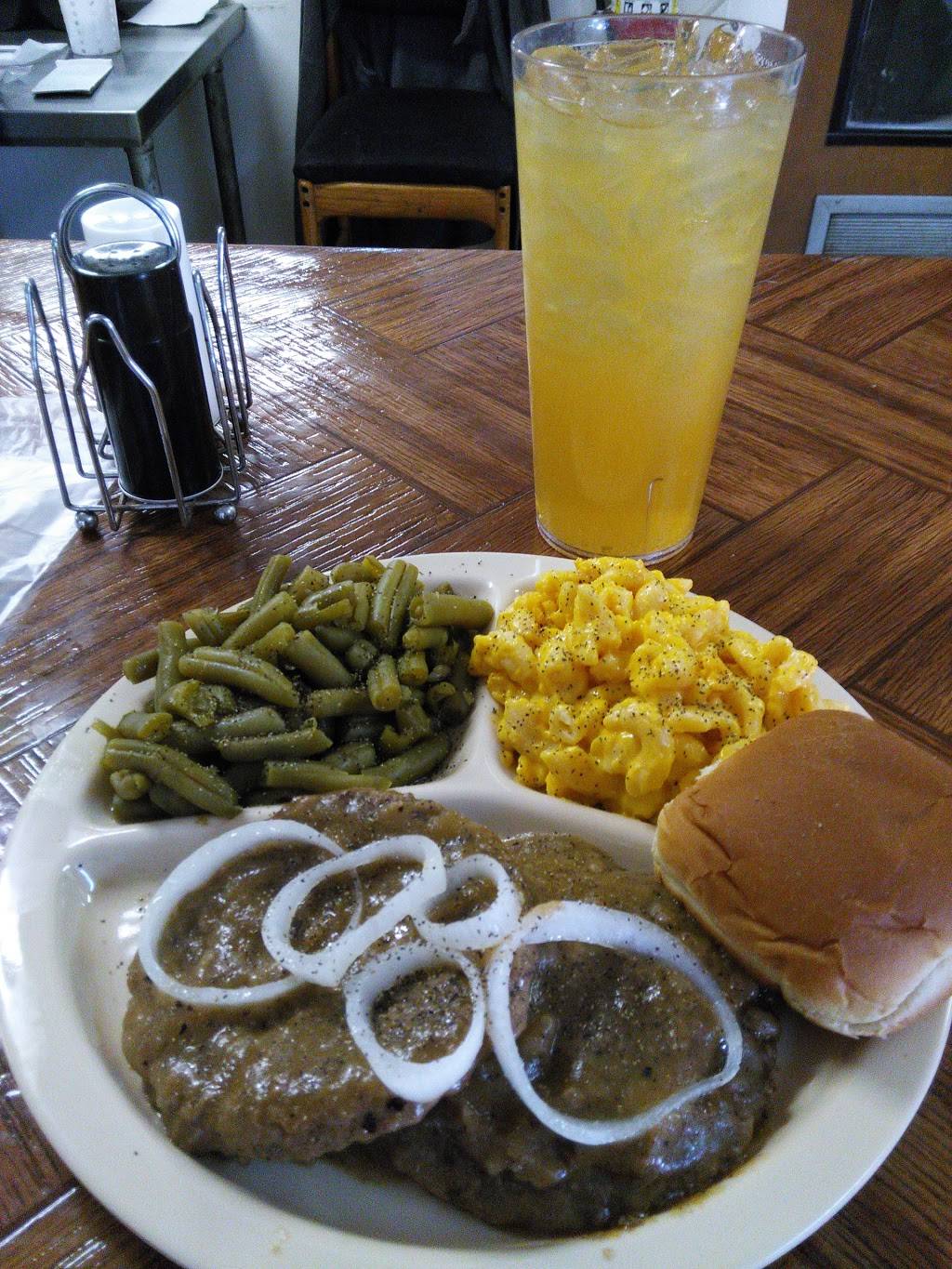 C&W Cafe | restaurant | 1501 E 23rd St, Chattanooga, TN 37404, USA | 4236246431 OR +1 423-624-6431