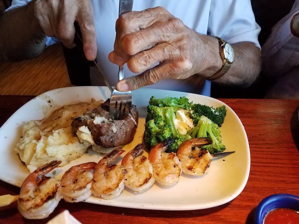 Red Lobster | restaurant | 20 Towne Center Cir, Sanford, FL 32771, USA | 4073200888 OR +1 407-320-0888