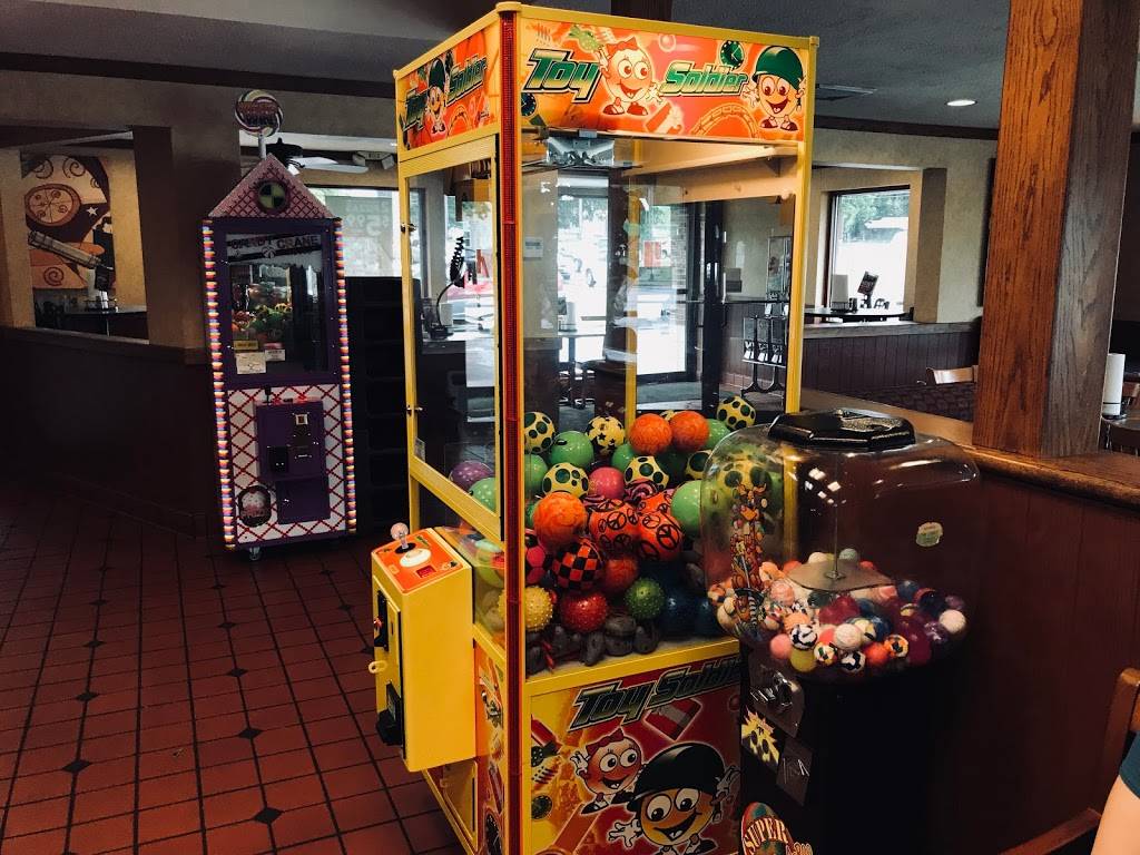 Pizza Hut | restaurant | 5366 New Cut Rd, Louisville, KY 40214, USA | 5023632608 OR +1 502-363-2608