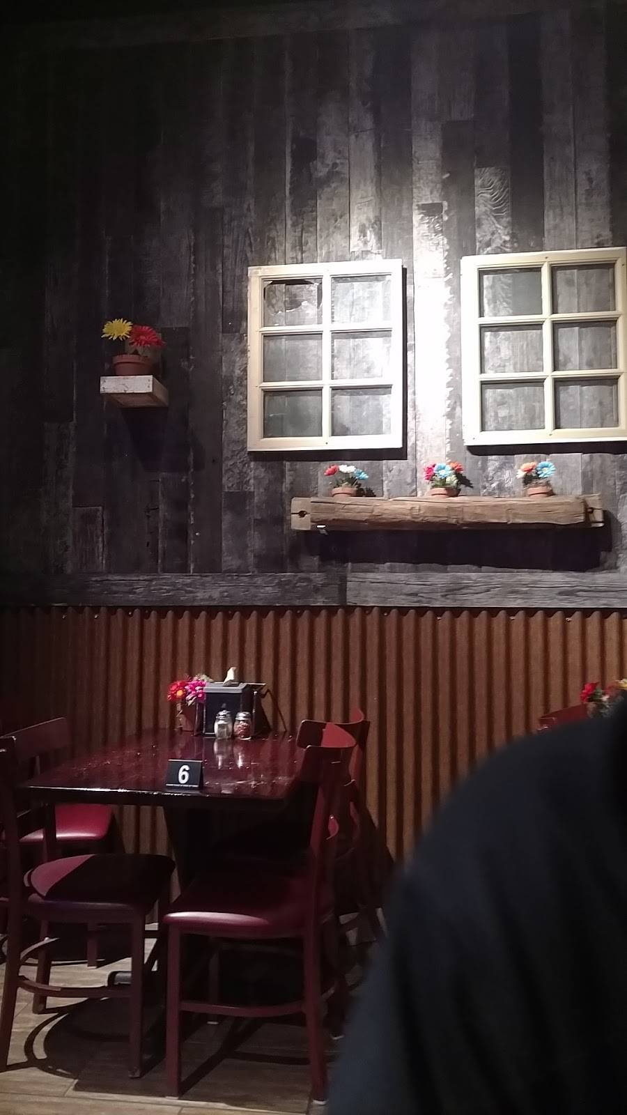 Giant Rustic Pizza | restaurant | 3945 E Camelback Rd, Phoenix, AZ 85018, USA | 6024229300 OR +1 602-422-9300