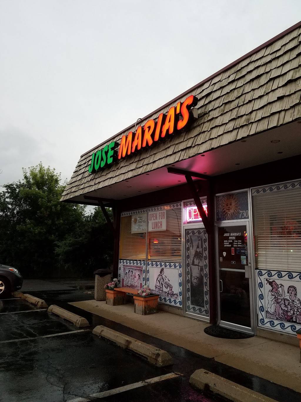 Jose Marias | restaurant | 730 E State St, Geneva, IL 60134, USA | 6302329135 OR +1 630-232-9135