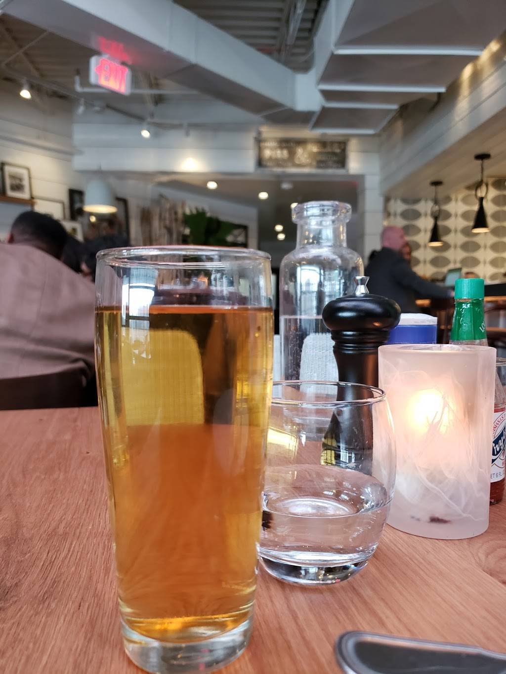 Lindeys Lake House | restaurant | 2101 Richmond Rd Suite L, Beachwood, OH 44122, USA | 2163425030 OR +1 216-342-5030