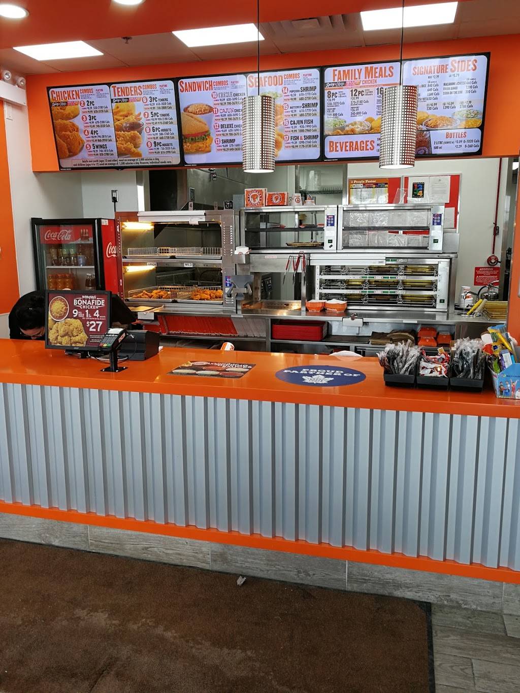 POPEYES LOUISIANA KITCHEN | restaurant | 6795 Airport Rd A1, Mississauga, ON L4V 1E4, Canada | 9056730010 OR +1 905-673-0010