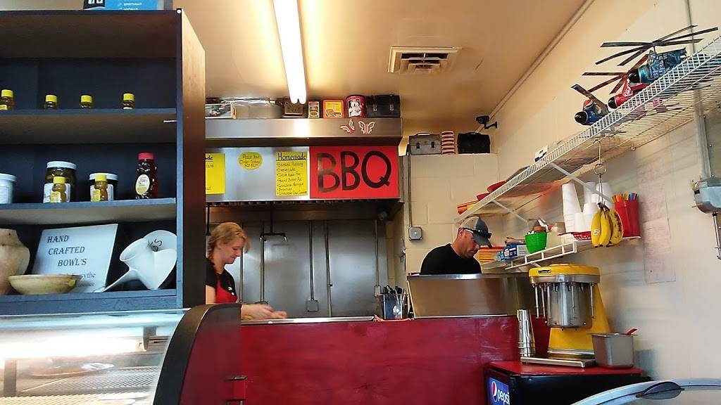 The Lunch Box | restaurant | 2124 Woodlawn Rd, Woodlawn, TN 37191, USA | 9318028227 OR +1 931-802-8227