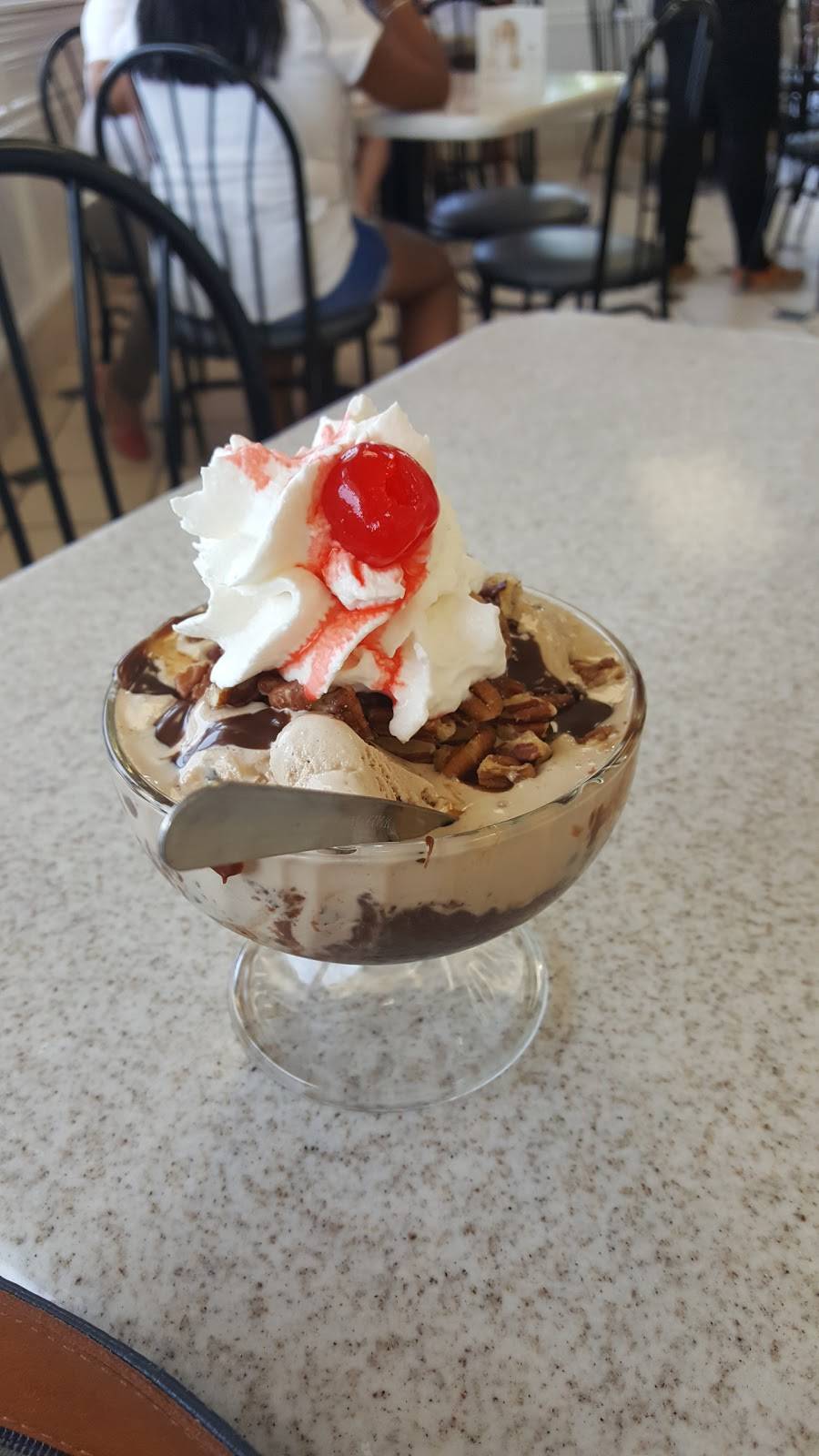 Oberweis Ice Cream and Dairy Store | restaurant | 9 E Dundee Rd, Arlington Heights, IL 60004, USA | 8473689060 OR +1 847-368-9060