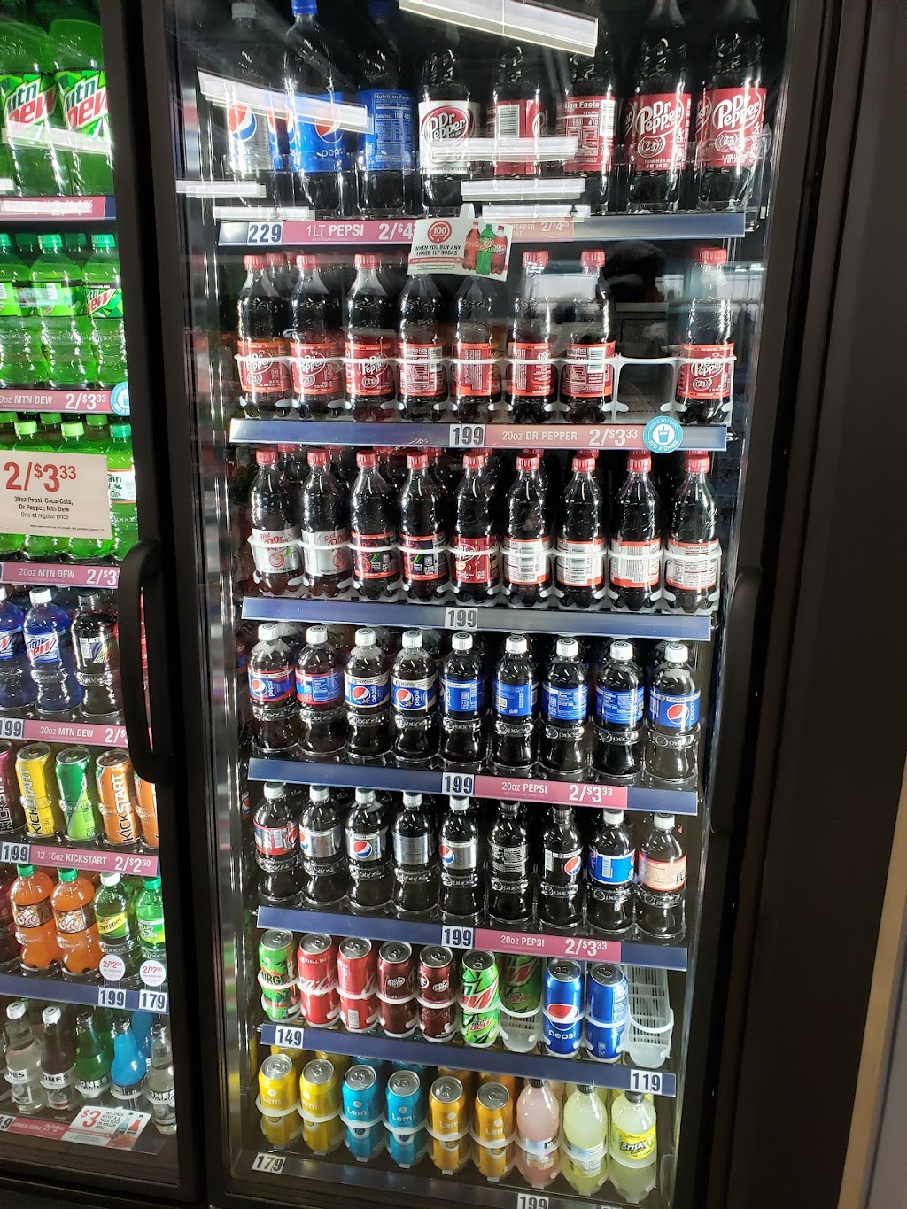 Kum & Go | meal takeaway | 2963 E Division St, Springfield, MO 65803, USA | 4178661424 OR +1 417-866-1424