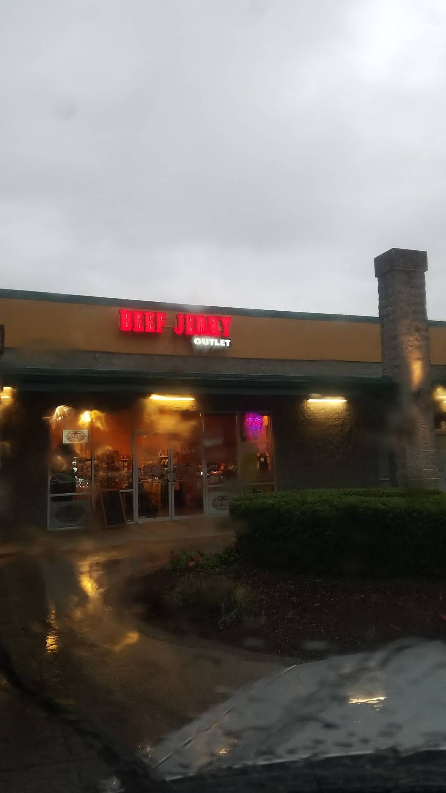 Beef Jerky Outlet | restaurant | 8825 34th Ave NE suite d, Marysville, WA 98271, USA | 3607162999 OR +1 360-716-2999