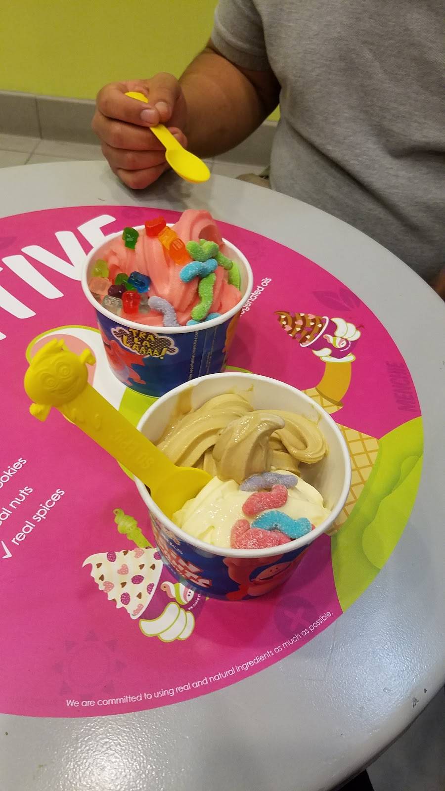 Menchies Frozen Yogurt | bakery | 667 Town Center Dr, Oxnard, CA 93036, USA | 8052781153 OR +1 805-278-1153