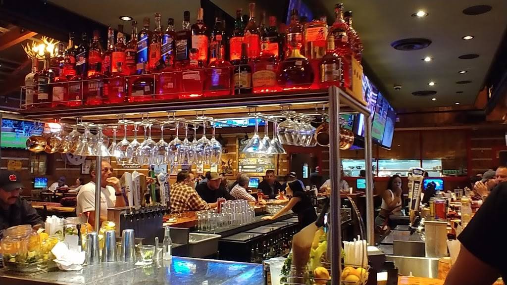 Twin Peaks | restaurant | 6650 N Fwy Service Rd E, Fort Worth, TX 76137, USA | 8177667462 OR +1 817-766-7462