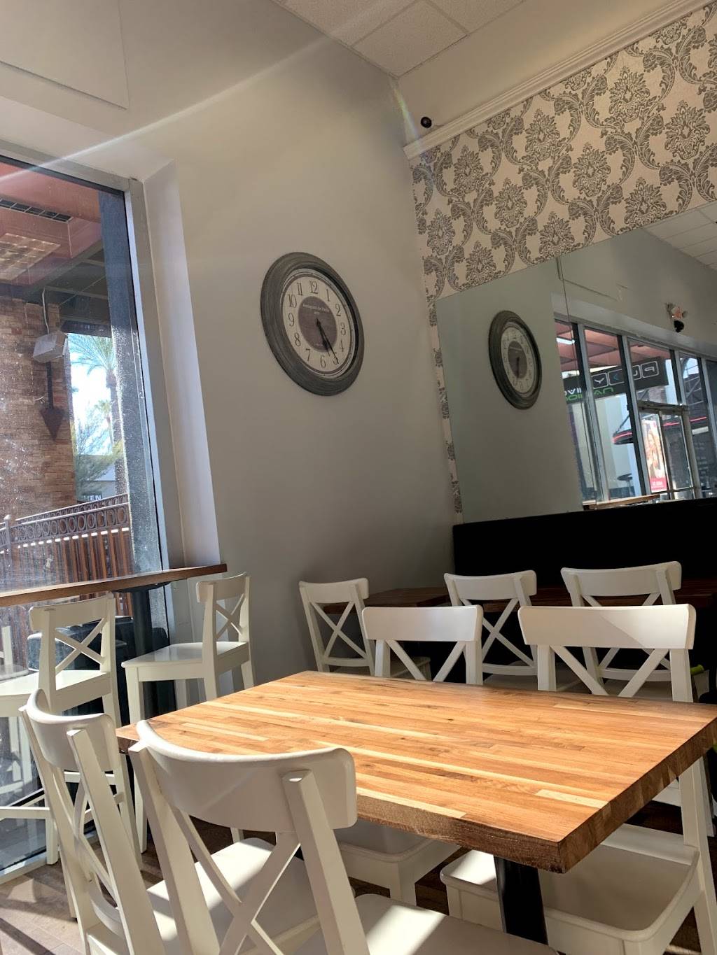 Creme & Chocolats Chandler | restaurant | 3155 W Chandler Blvd #0106, Chandler, AZ 85226, USA | 6239991947 OR +1 623-999-1947