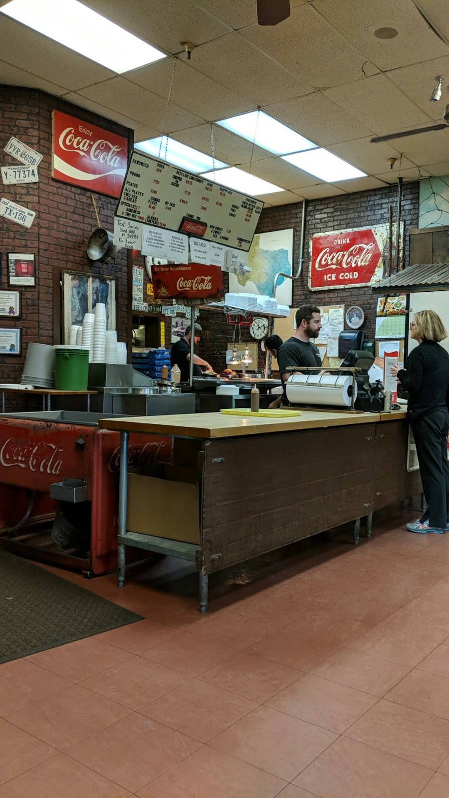 Bodacious Bar-B-Q | restaurant | 1879 Troup Hwy, Tyler, TX 75701, USA | 9035924148 OR +1 903-592-4148