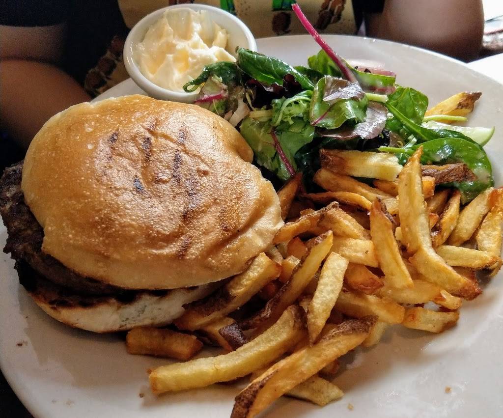 Freds | restaurant | 476 Amsterdam Ave, New York, NY 10024, USA | 2125793076 OR +1 212-579-3076