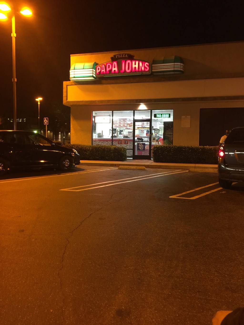 Papa Johns Pizza | restaurant | 1809 S Centre City Pkwy, Escondido, CA 92025, USA | 7607455555 OR +1 760-745-5555
