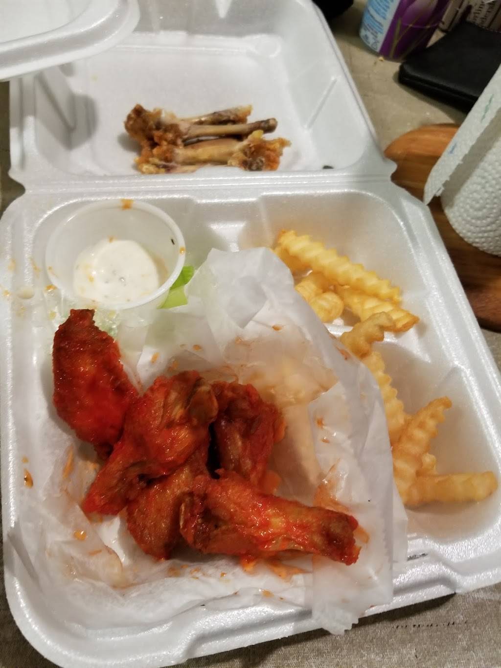 The green lounge Hot Wings | restaurant | 13175 Jefferson Ave, Newport News, VA 23608, USA | 7578749464 OR +1 757-874-9464