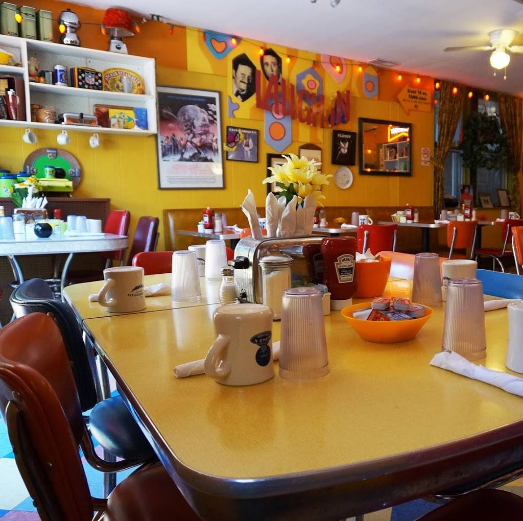 Kitschn on Roscoe | restaurant | 2005 W Roscoe St, Chicago, IL 60618, USA | 7732487372 OR +1 773-248-7372