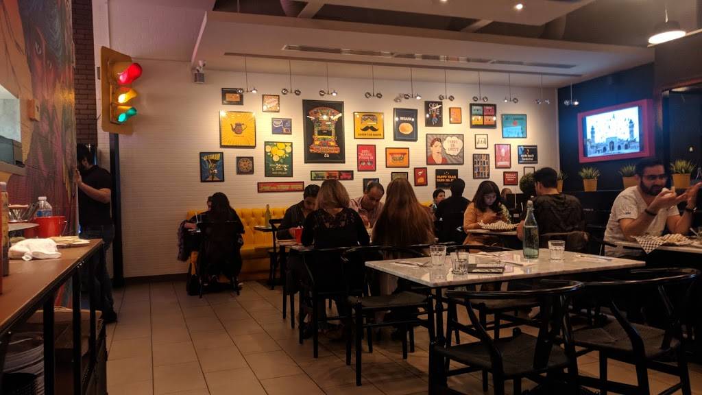 Laari Adda | restaurant | 3030 Thomas St, Mississauga, ON L5M 0R4, Canada | 9058262332 OR +1 905-826-2332