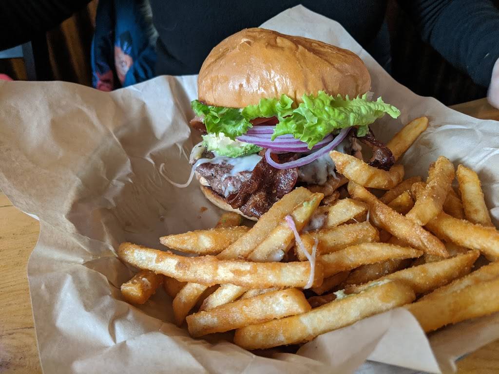 Ollies Pub & Grub | restaurant | 180 W Jefferson Ave, Breckenridge, CO 80424, USA | 9704236284 OR +1 970-423-6284