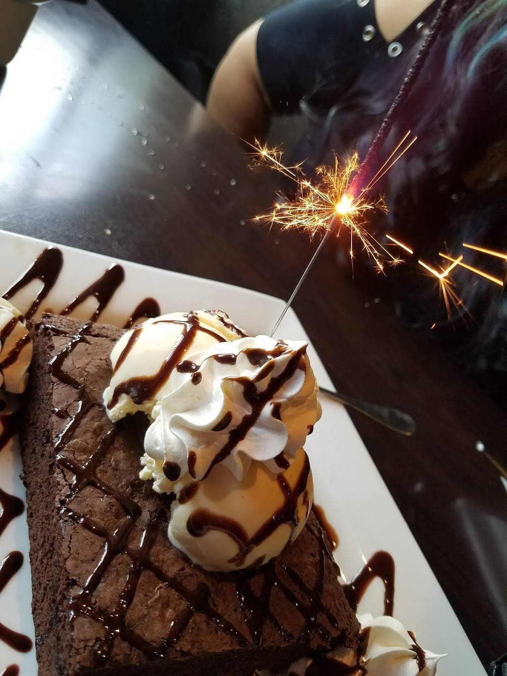 Black Rock Bar & Grill - Brandon | restaurant | 804 Providence Rd, Brandon, FL 33511, USA | 8134454111 OR +1 813-445-4111