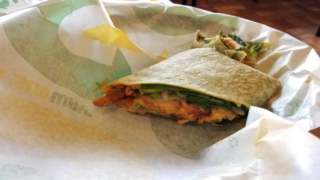 Subway | restaurant | 801 W Main St, Olney, IL 62450, USA | 6183923137 OR +1 618-392-3137