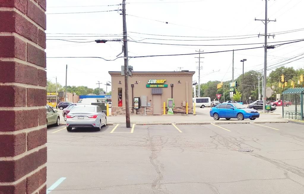 Subway | restaurant | 28950 Van Dyke Ave, Warren, MI 48093, USA | 5865583882 OR +1 586-558-3882