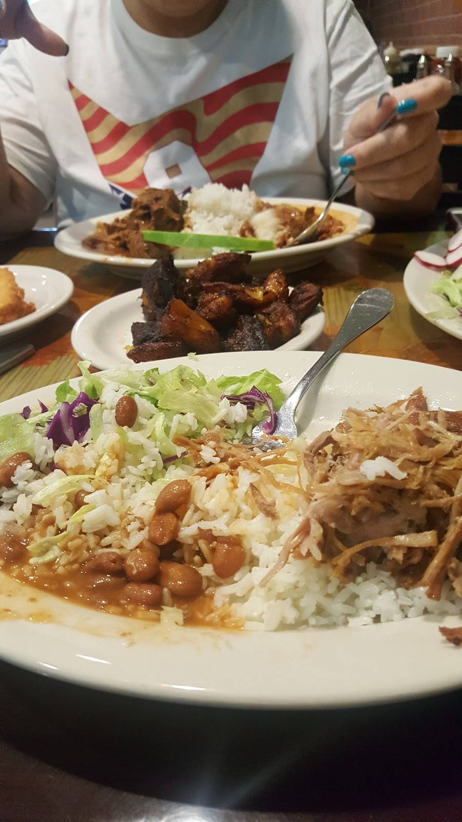 El Sitio | restaurant | 321 6th Ave, Paterson, NJ 07524, USA | 9737824240 OR +1 973-782-4240