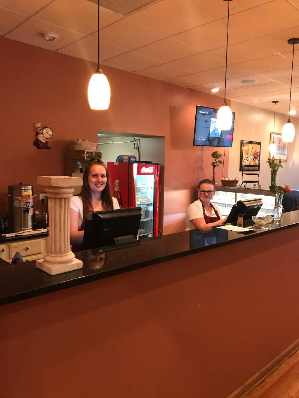 Italian Garden | restaurant | 104 N Main St, Galax, VA 24333, USA | 2762383366 OR +1 276-238-3366