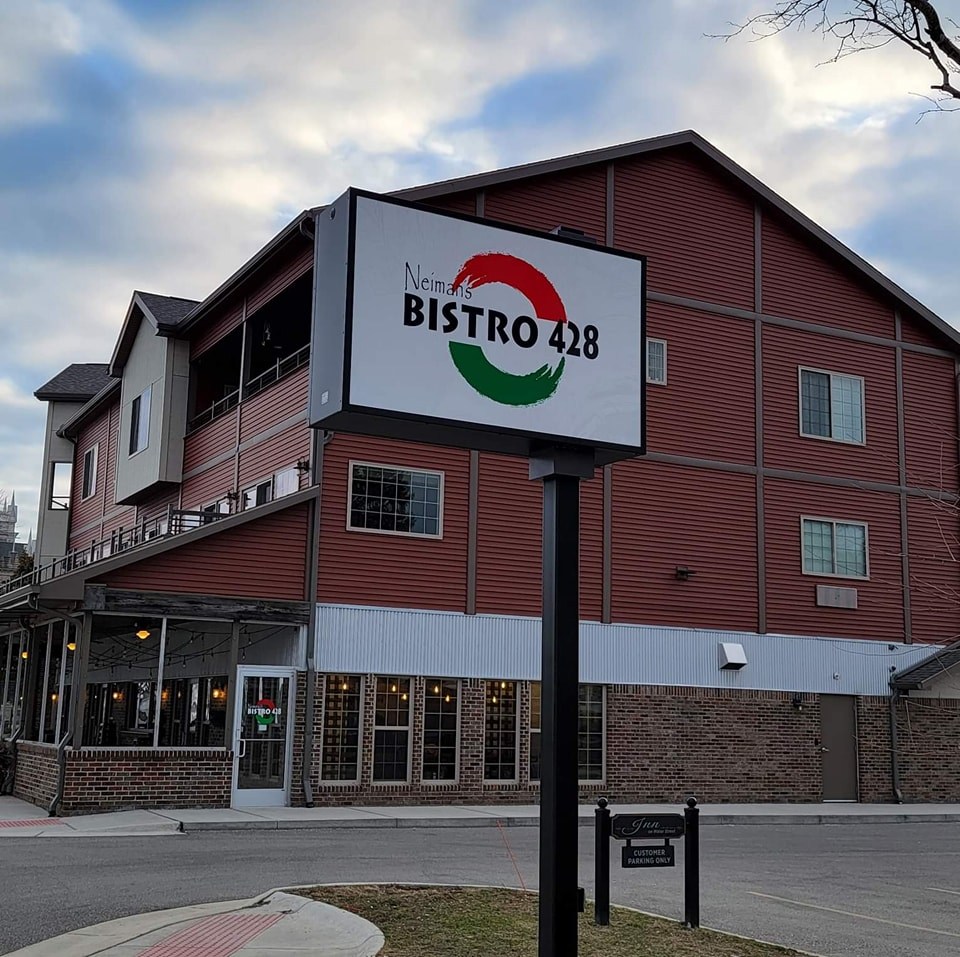 Neimans Bistro 428 | restaurant | 560 S Water St, Marine City, MI 48039, USA | 5868437050 OR +1 586-843-7050