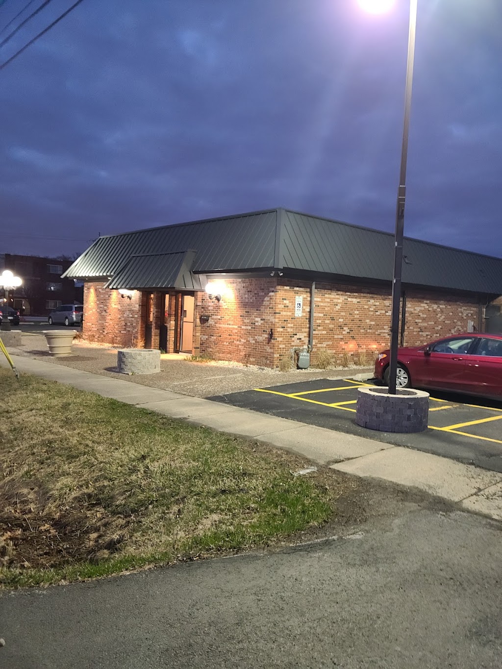 Beggars Pizza - Crestwood | restaurant | 12701 Central Ave, Crestwood, IL 60445, USA | 7083884050 OR +1 708-388-4050