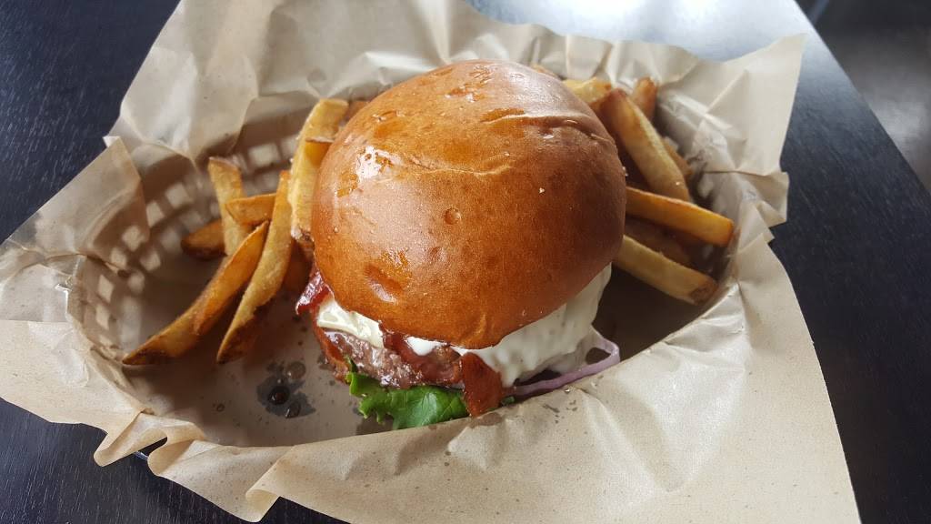 Expert Burger | restaurant | 313 Chambers Ave, Eagle, CO 81631, USA | 9703281291 OR +1 970-328-1291