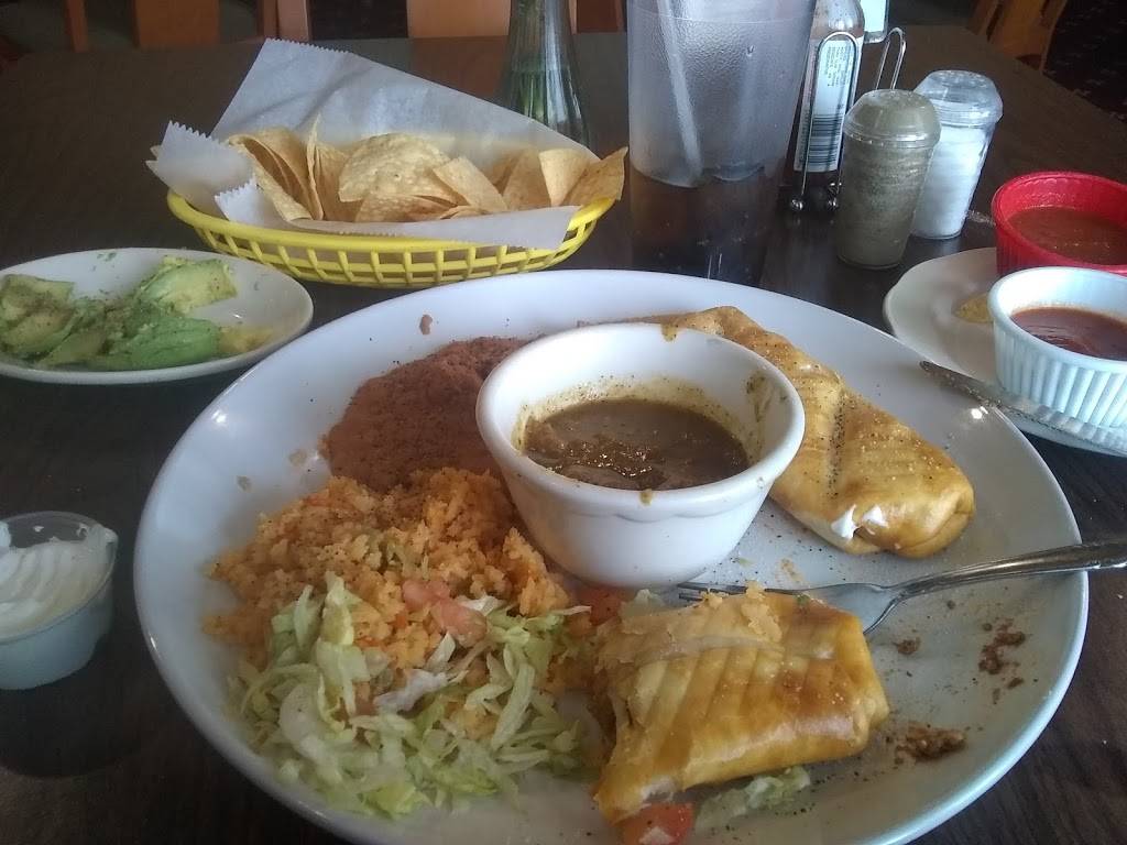 Mexican Village | restaurant | 3161 S 92nd St, Milwaukee, WI 53227, USA | 4148978008 OR +1 414-897-8008