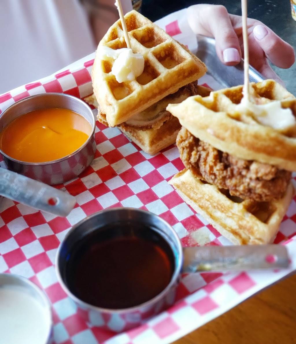 The Porch | restaurant | 643 N Orange Ave, Winter Park, FL 32789, USA | 4075719101 OR +1 407-571-9101