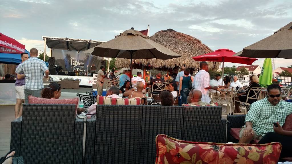 Slip Inn Bar & Grill | restaurant | 2842 Arnold Ave SW, Washington, DC 20032, USA | 2027675840 OR +1 202-767-5840