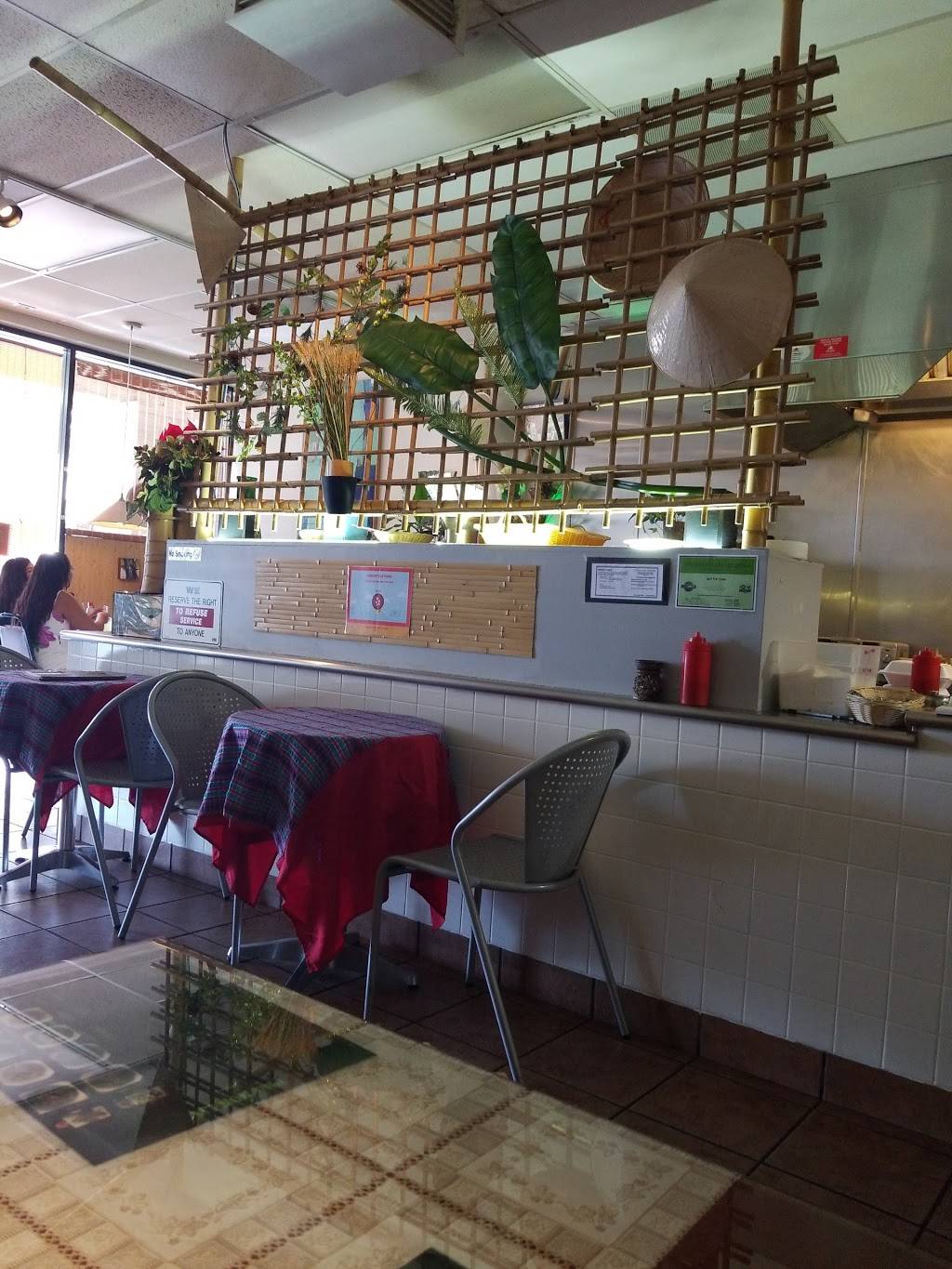 Pho Non La | restaurant | 16738 Lakeshore Dr, Lake Elsinore, CA 92530, USA | 9516742689 OR +1 951-674-2689