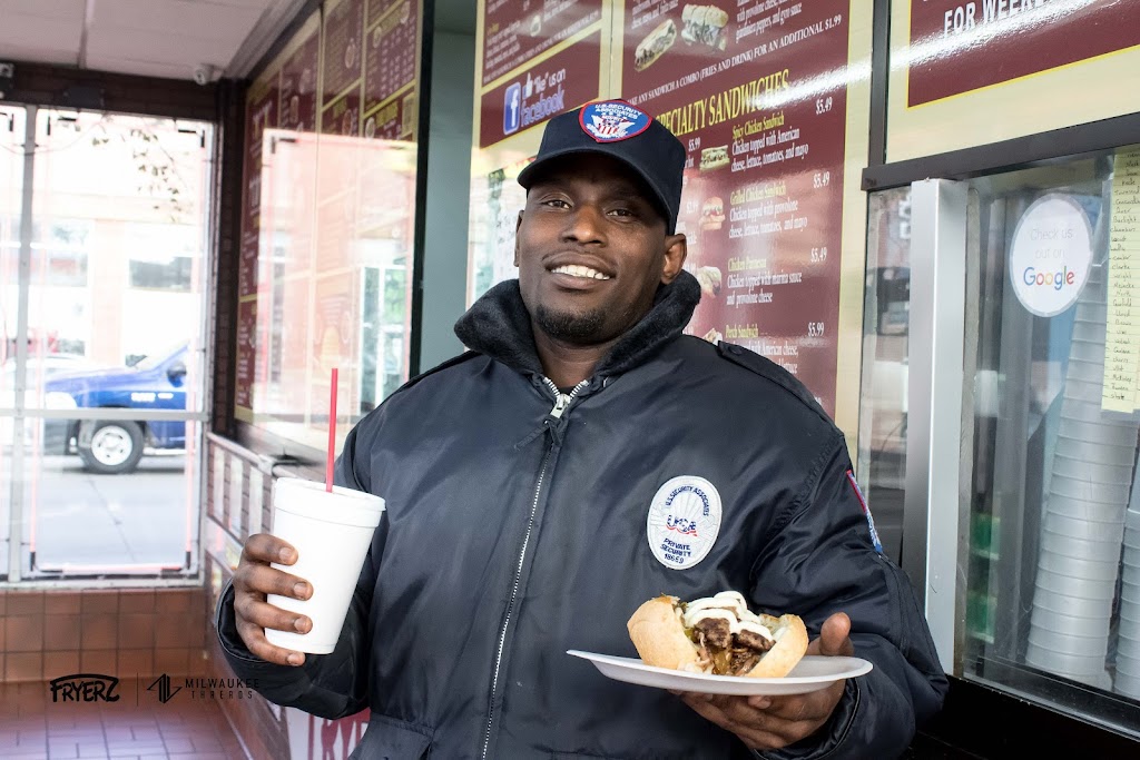 Fryerz | restaurant | 809 S Layton Blvd, Milwaukee, WI 53215, USA | 4142265509 OR +1 414-226-5509
