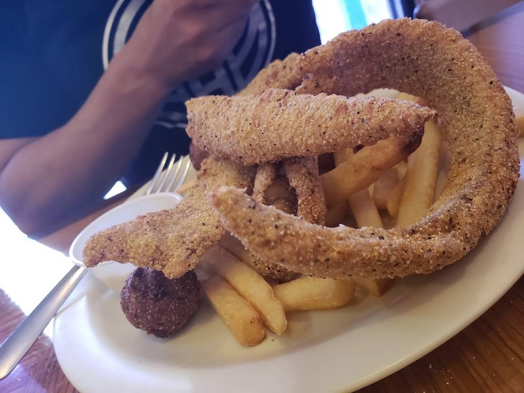 Dry Dock Oyster Bar | restaurant | 8522 Fredericksburg Rd, San Antonio, TX 78229, USA | 2106923959 OR +1 210-692-3959