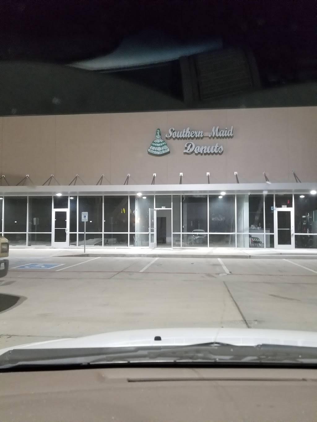 Southern Maid Donuts | restaurant | 21117 North Fwy # 200, Spring, TX 77388, USA | 8322996094 OR +1 832-299-6094