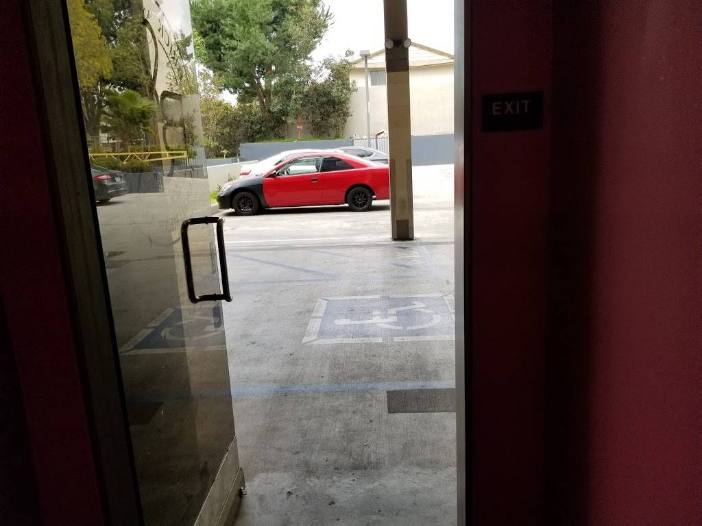 Brick and Flour | restaurant | 105 N Hill Ave #102, Pasadena, CA 91106, USA | 6267370449 OR +1 626-737-0449